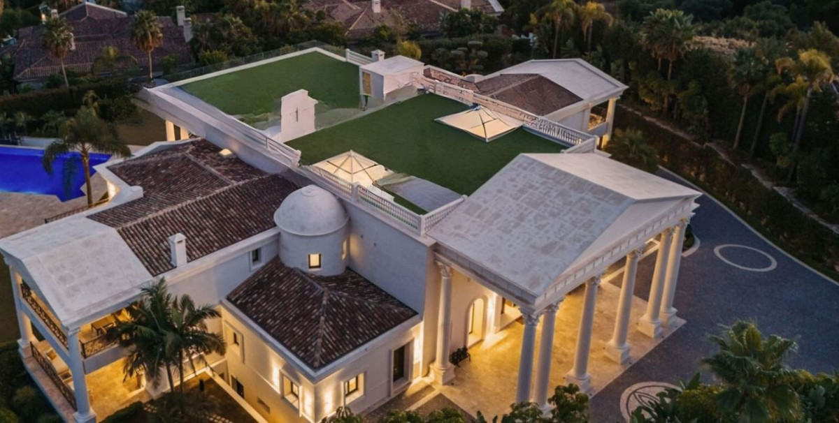 10 Bed, 13 Bath - Villa for Sale in Sierra Blanca, Marbella