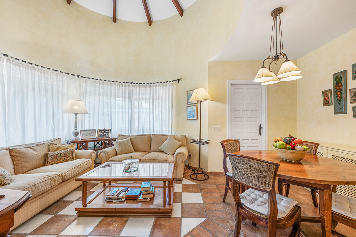 Casa de 5 Dormitorios y 5 Baños en venta en San Pedro de Alcántara