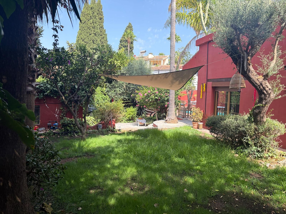 Casa de 4 Dormitorios y 2 Baños en alquiler vacacional en El Rosario, Marbella