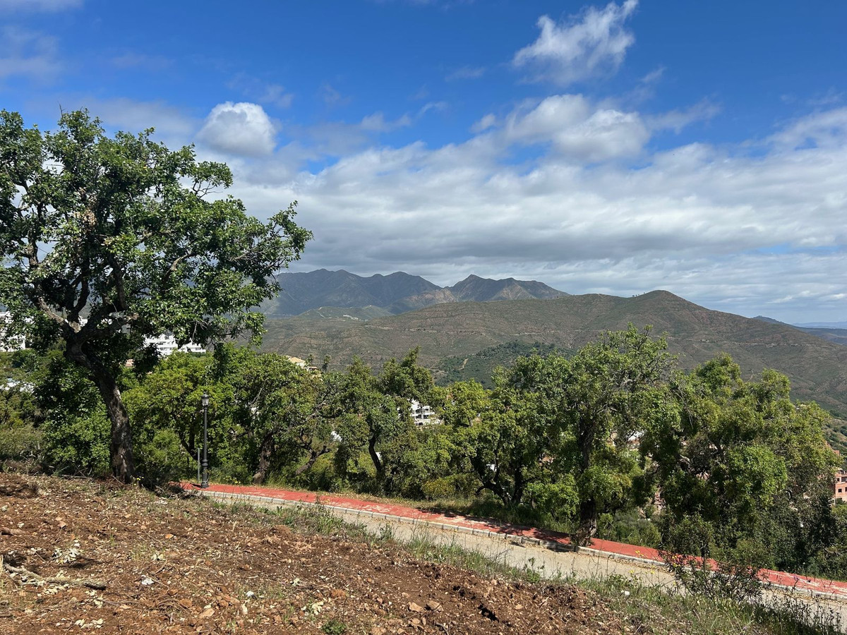 Парцел за продажба в La Mairena, Marbella