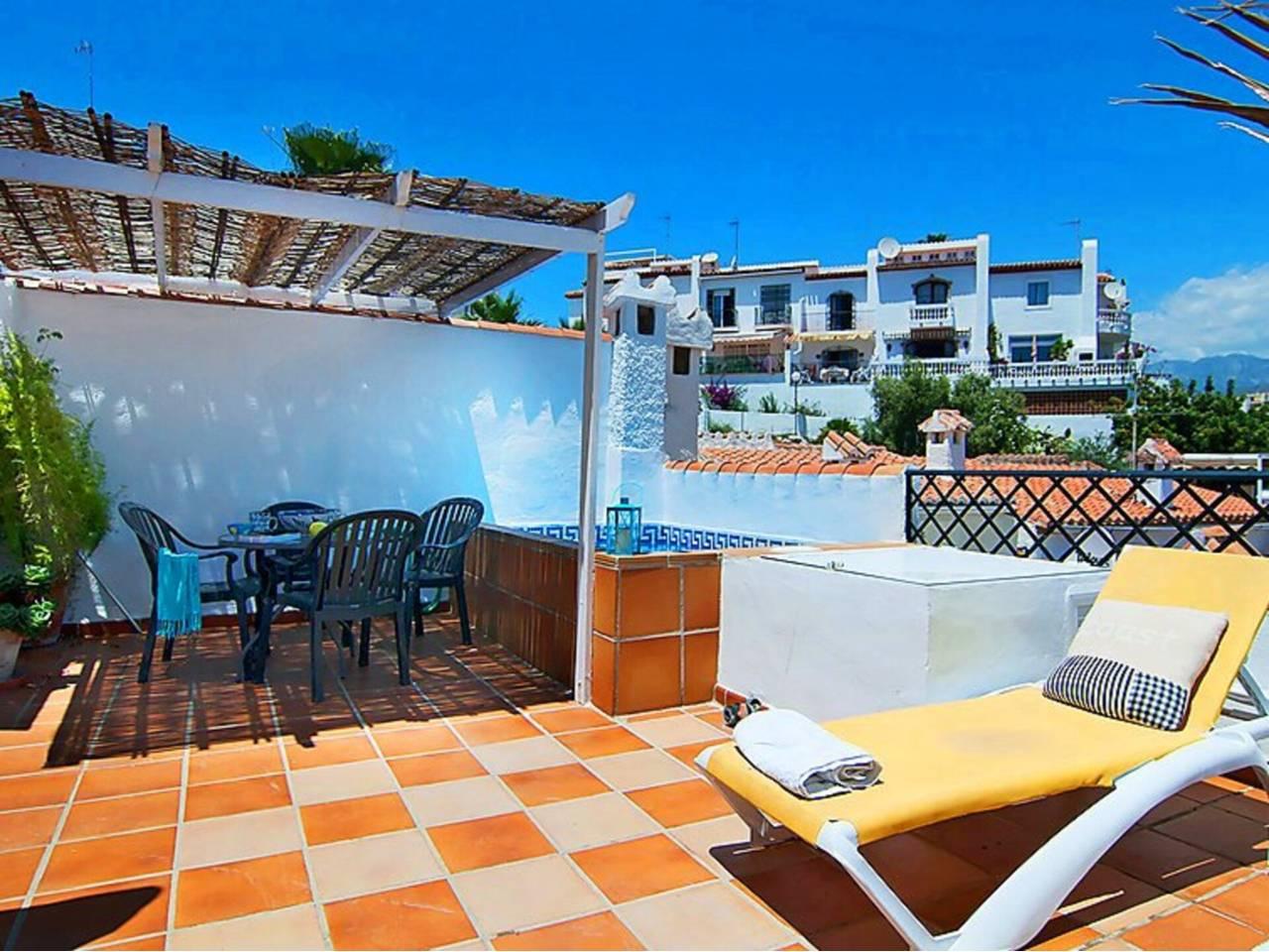 Casa Adosada de 2 Dormitorios en alquiler vacacional en Nerja