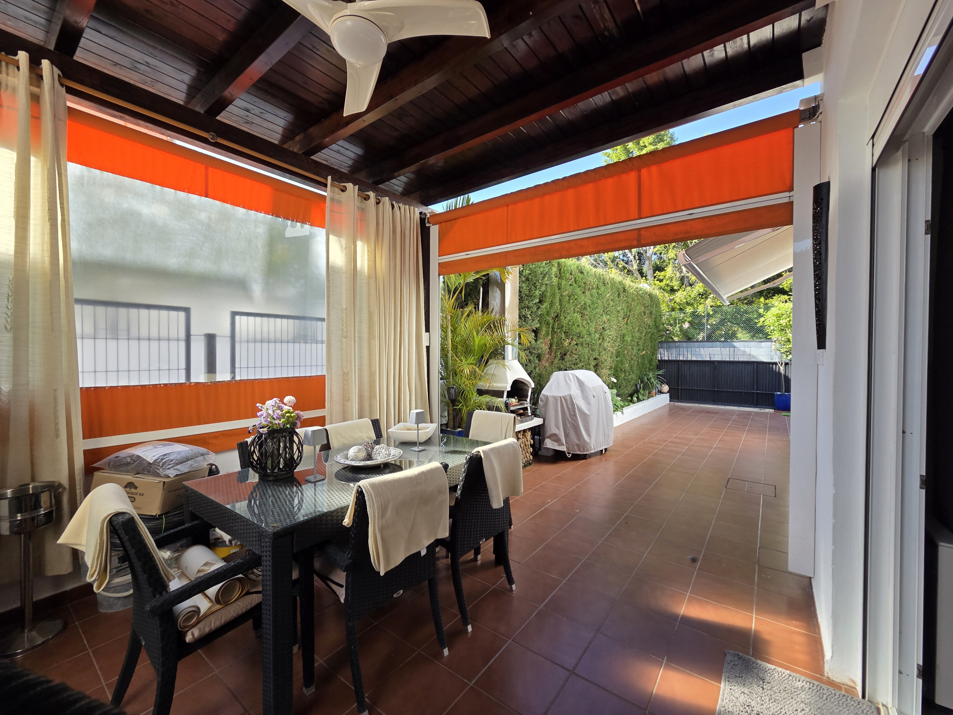 Casa Adosada de 4 Dormitorios en venta en Nagüeles, Marbella