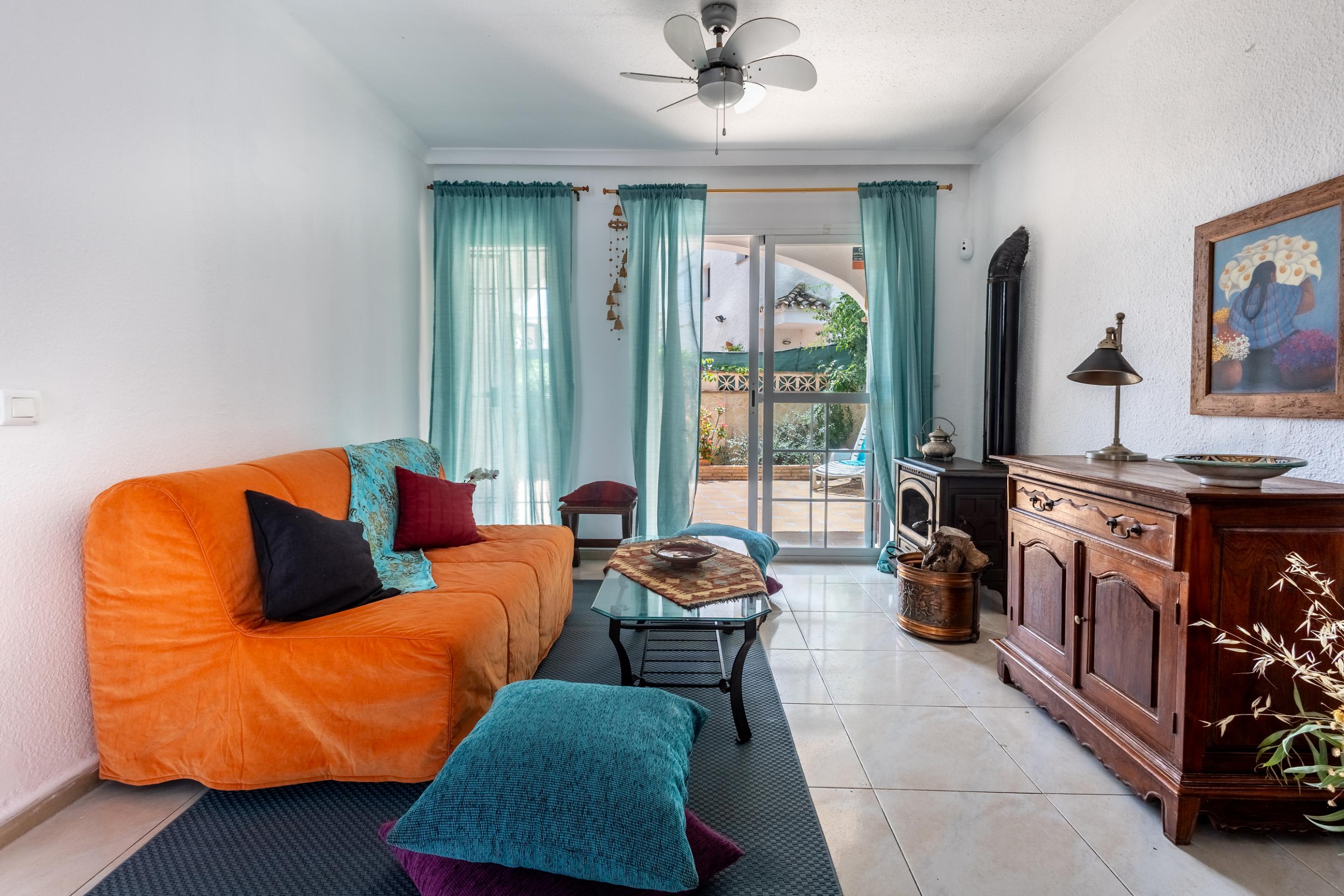 Casa Adosada de 4 Dormitorios en venta en Calahonda, Mijas