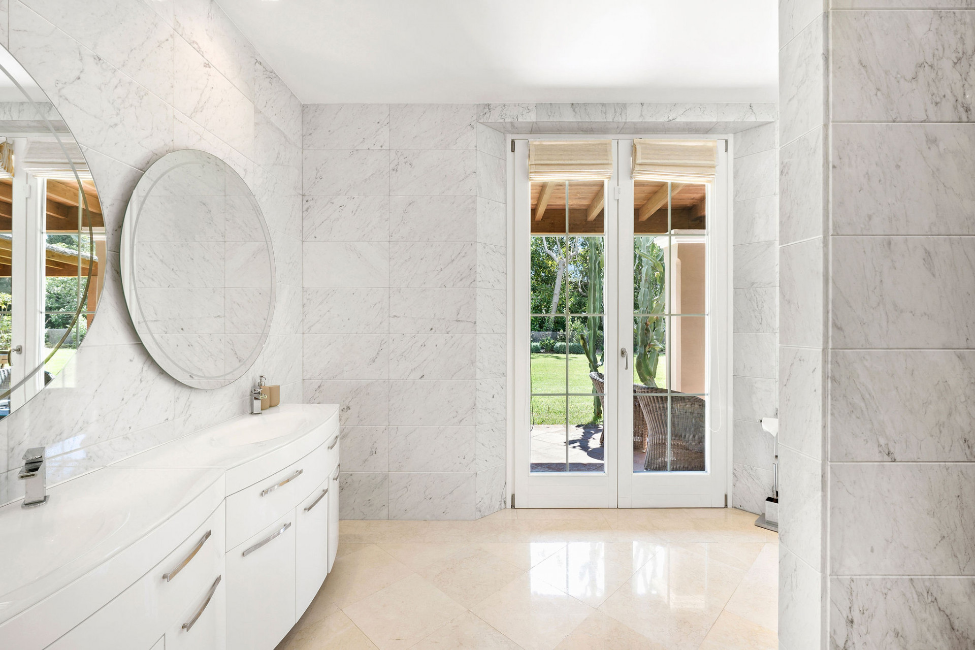Casa de 4 Dormitorios en alquiler en Milla de Oro, Marbella