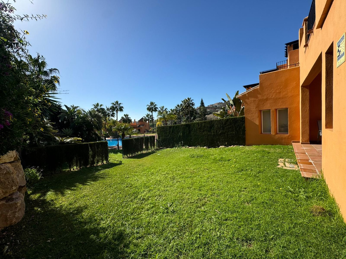 Casa de 4 Dormitorios y 3 Baños en venta en El Paraíso, Estepona