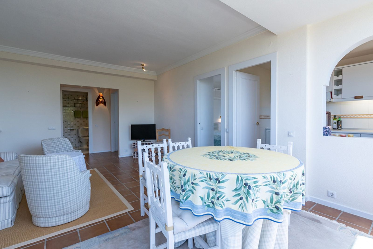 2 Bed - Apartment for Sale in Nueva Andalucia, Marbella