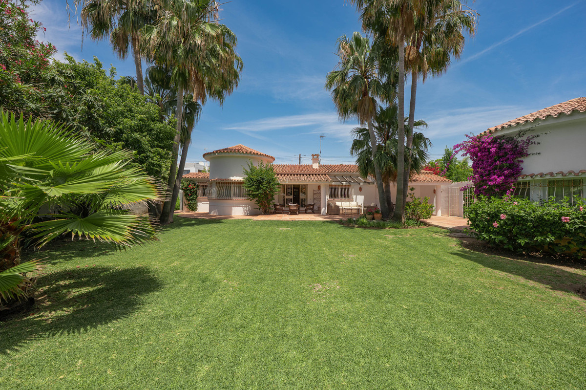 Casa de 5 Dormitorios y 5 Baños en venta en San Pedro de Alcántara