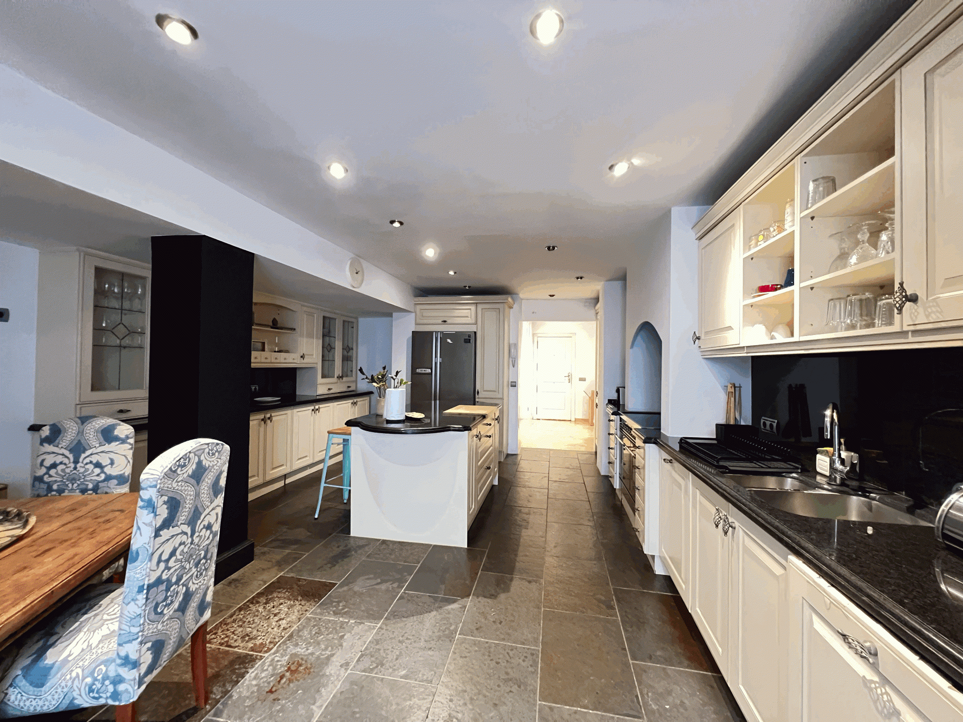 Piso de 2 Dormitorios en venta en Milla de Oro, Marbella