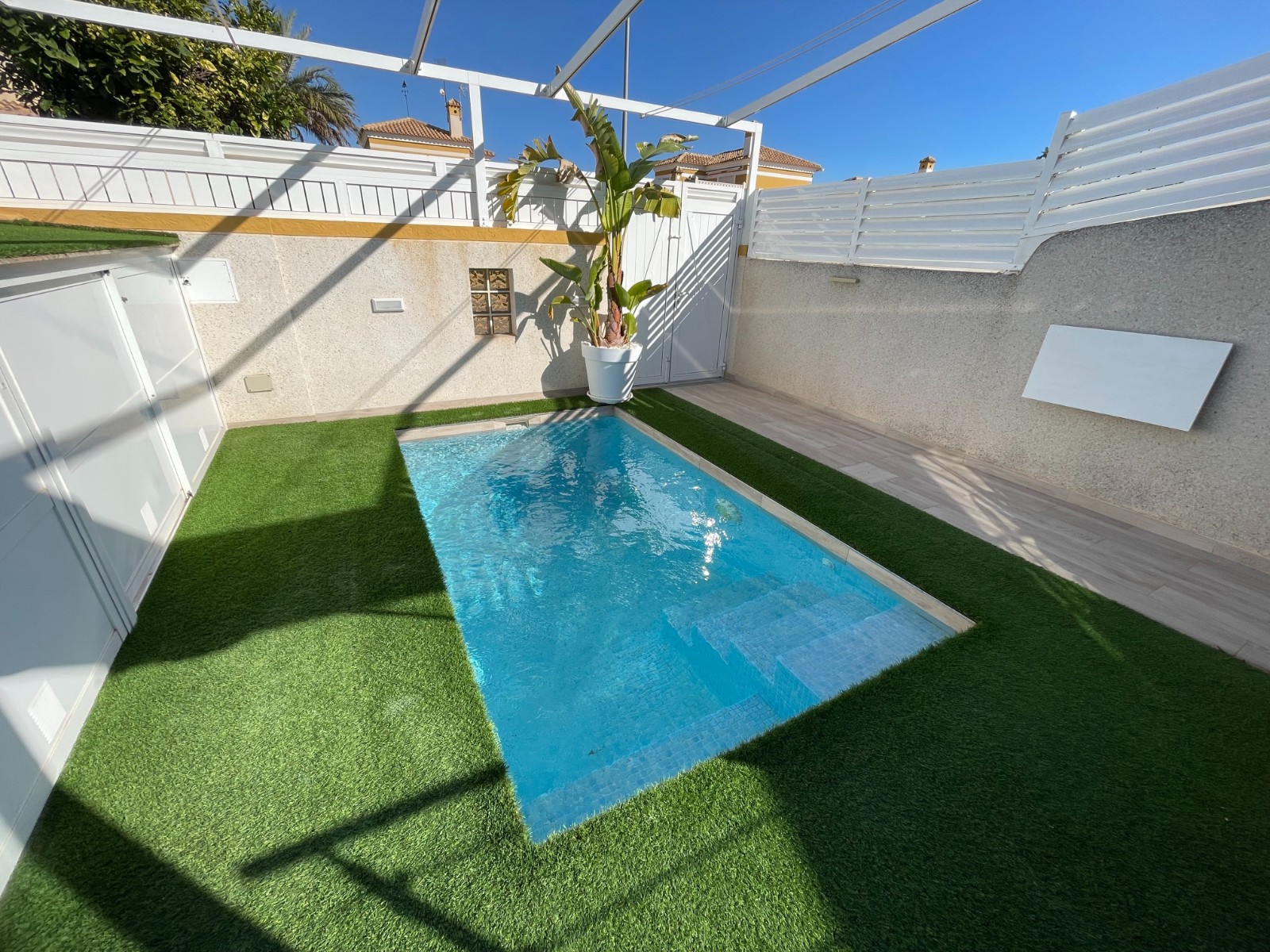 Casa Adosada de 3 Dormitorios y 2 Baños en venta en Torre de la Horadada, Pilar de la Horadada