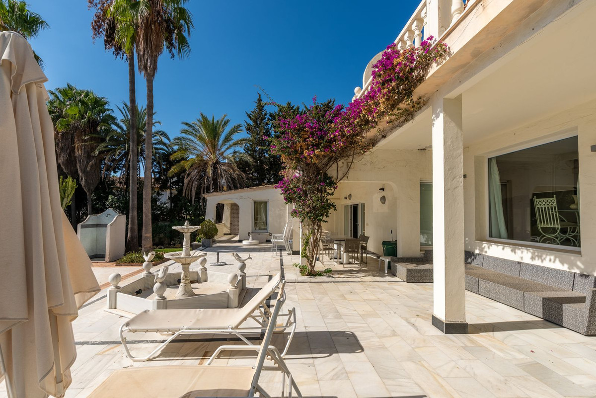 4 спални, 3 бани - Вила за продажба в Estepona