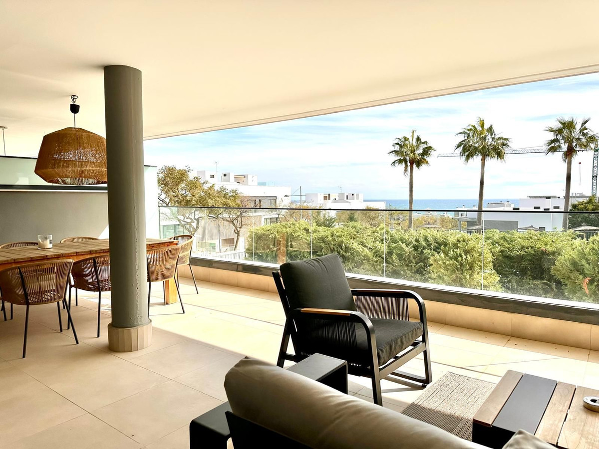 Piso de 4 Dormitorios y 3 Baños en venta en Estepona
