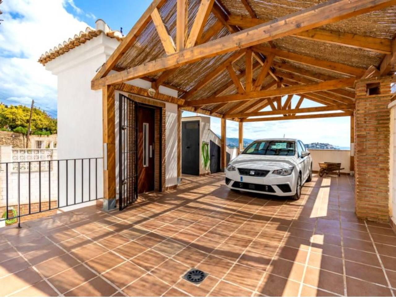 Casa Adosada de 4 Dormitorios y 3 Baños en alquiler vacacional en Almuñecar