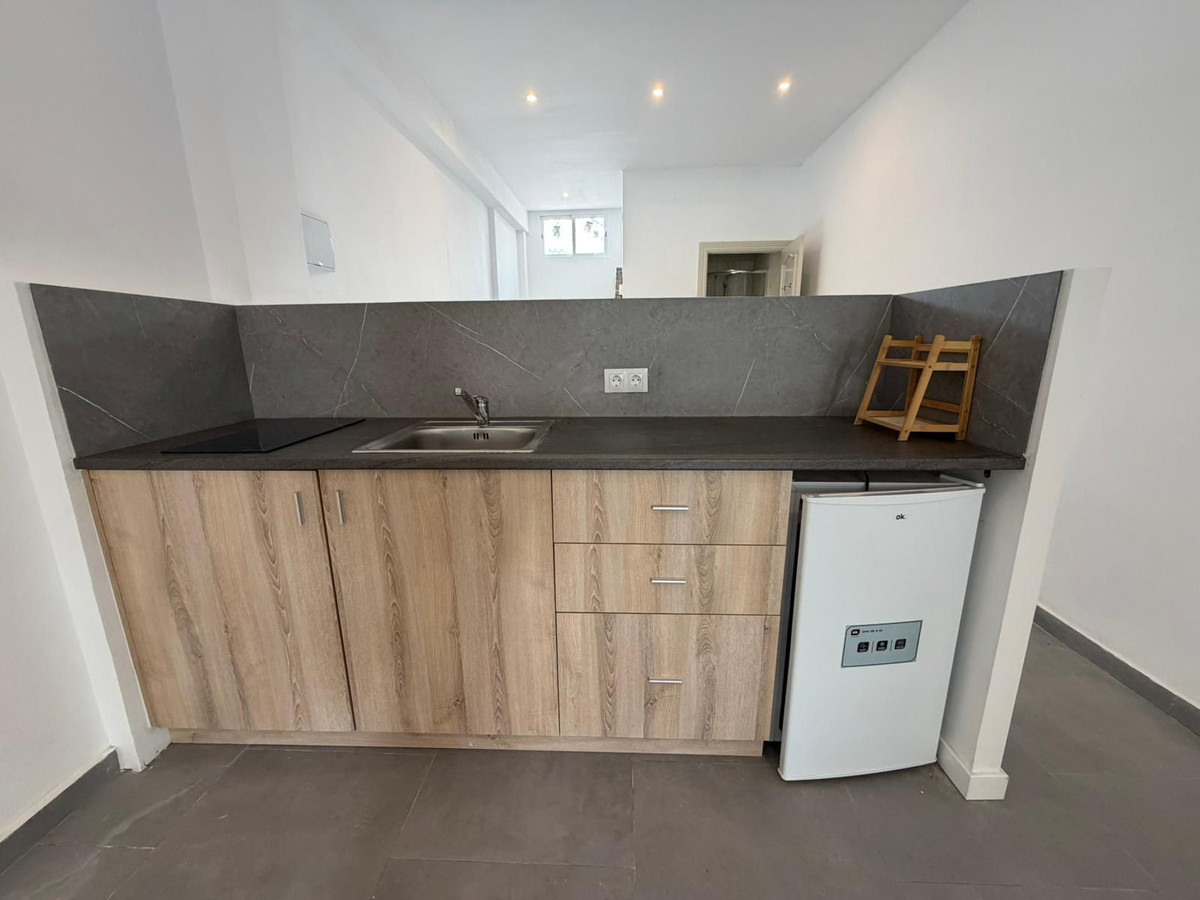 1 Bed, 1 Bath - Apartment for Sale in La Carihuela, Torremolinos