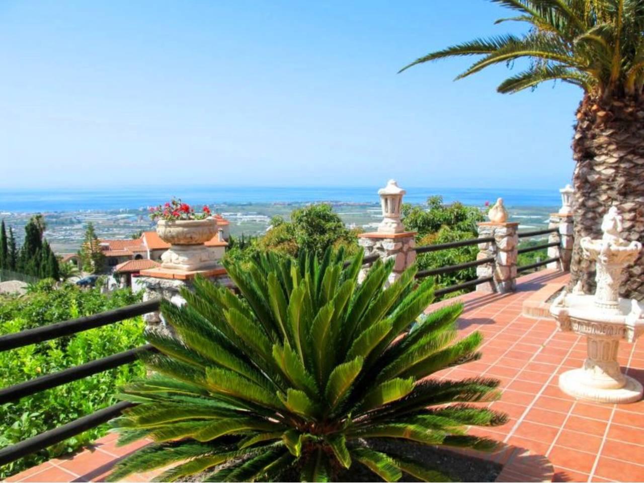 Casa Adosada de 2 Dormitorios y 1 Baño en alquiler vacacional en Motril