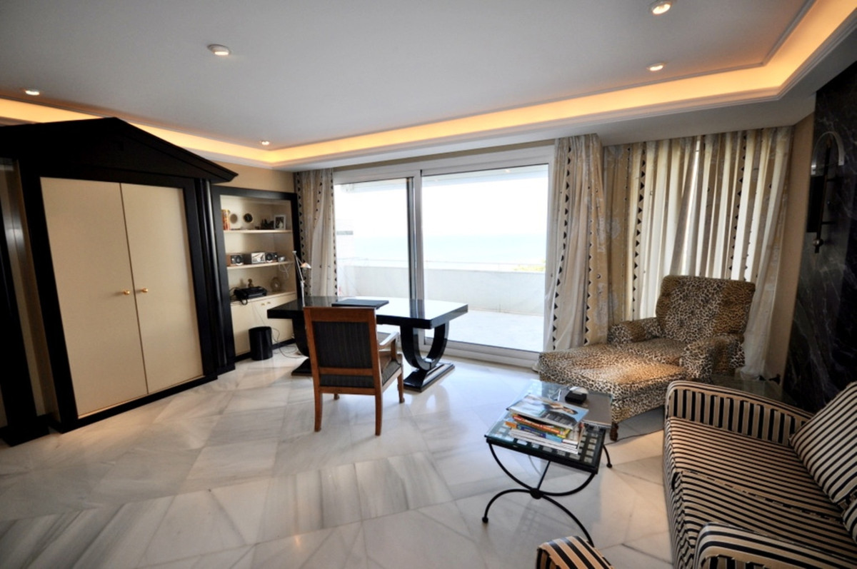 Piso de 3 Dormitorios en alquiler vacacional en Milla de Oro, Marbella
