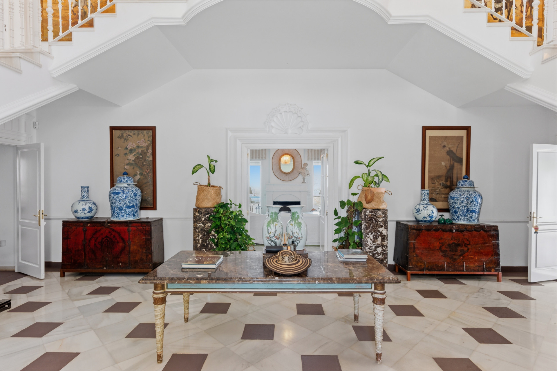 Casa de 7 Dormitorios en venta en La Alqueria, Estepona