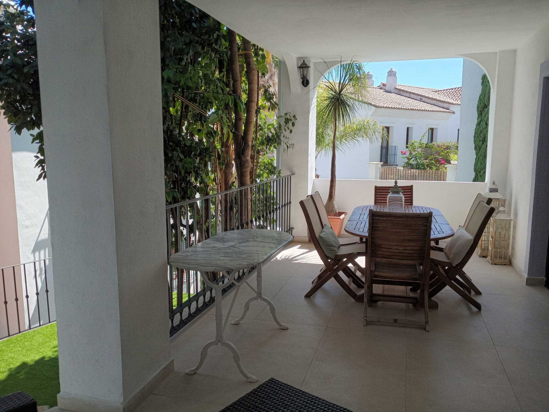 Casa Adosada de 3 Dormitorios en venta en El Paraíso, Estepona