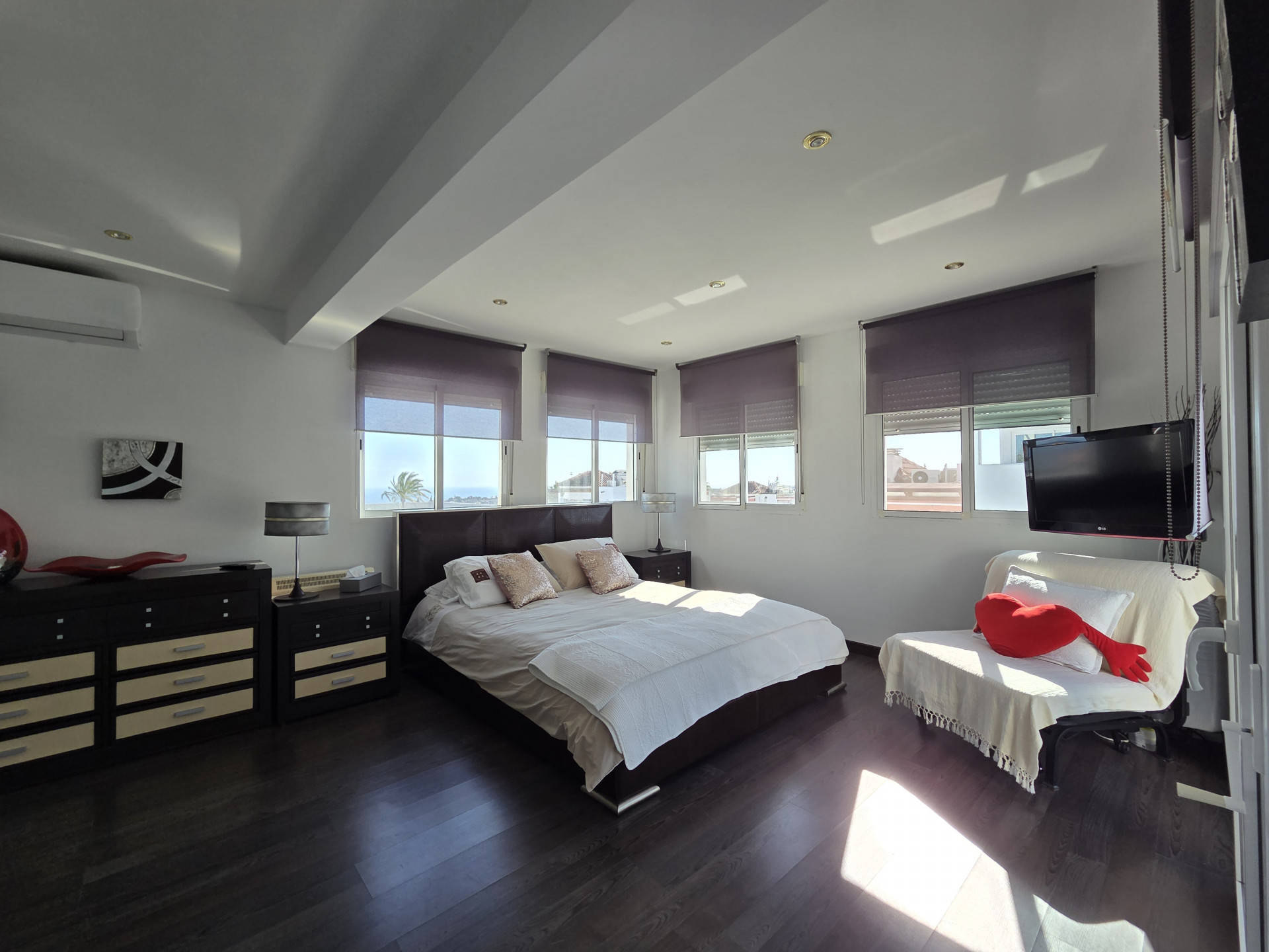 Casa Adosada de 4 Dormitorios en venta en Nagüeles, Marbella
