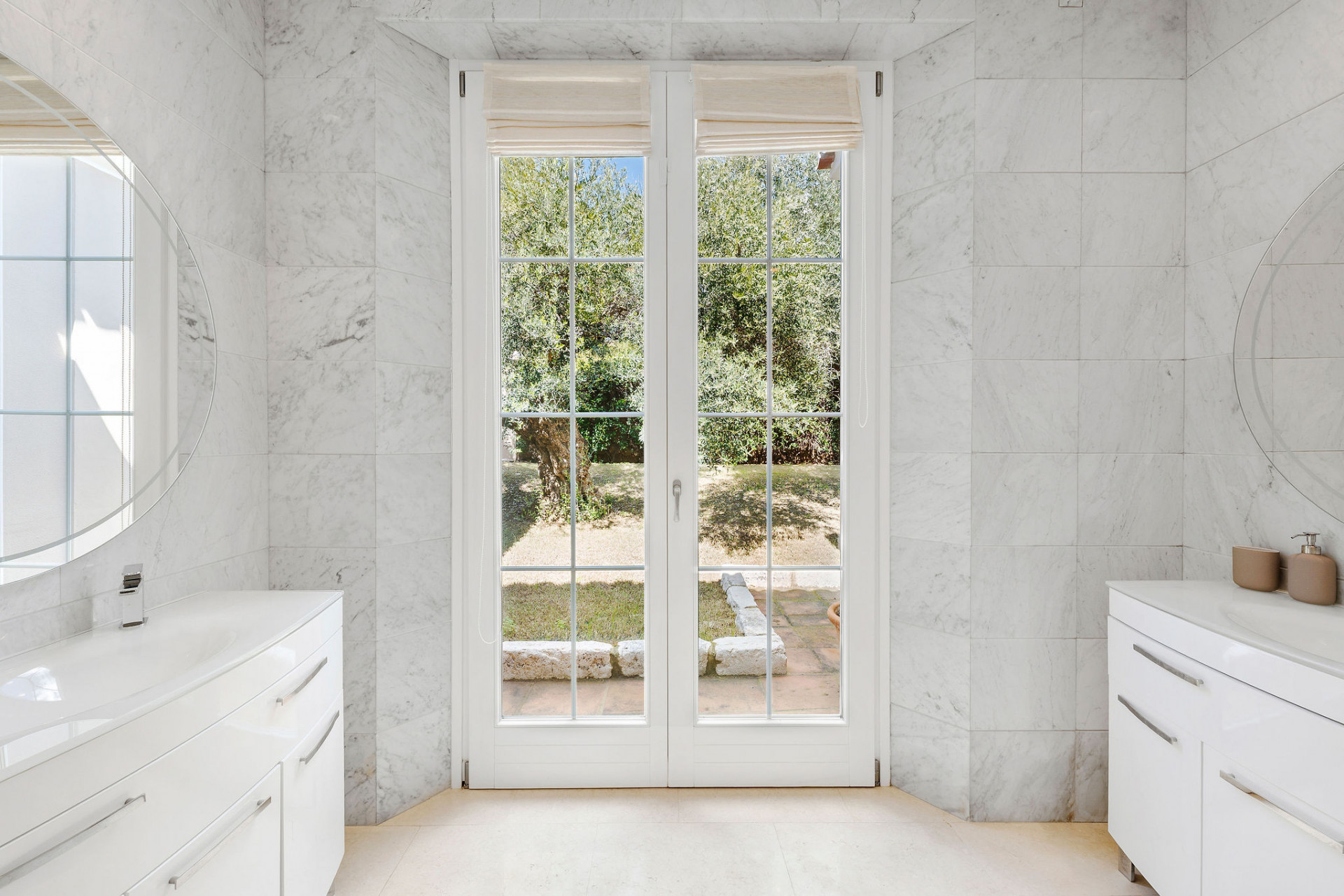 Casa de 4 Dormitorios en alquiler en Milla de Oro, Marbella