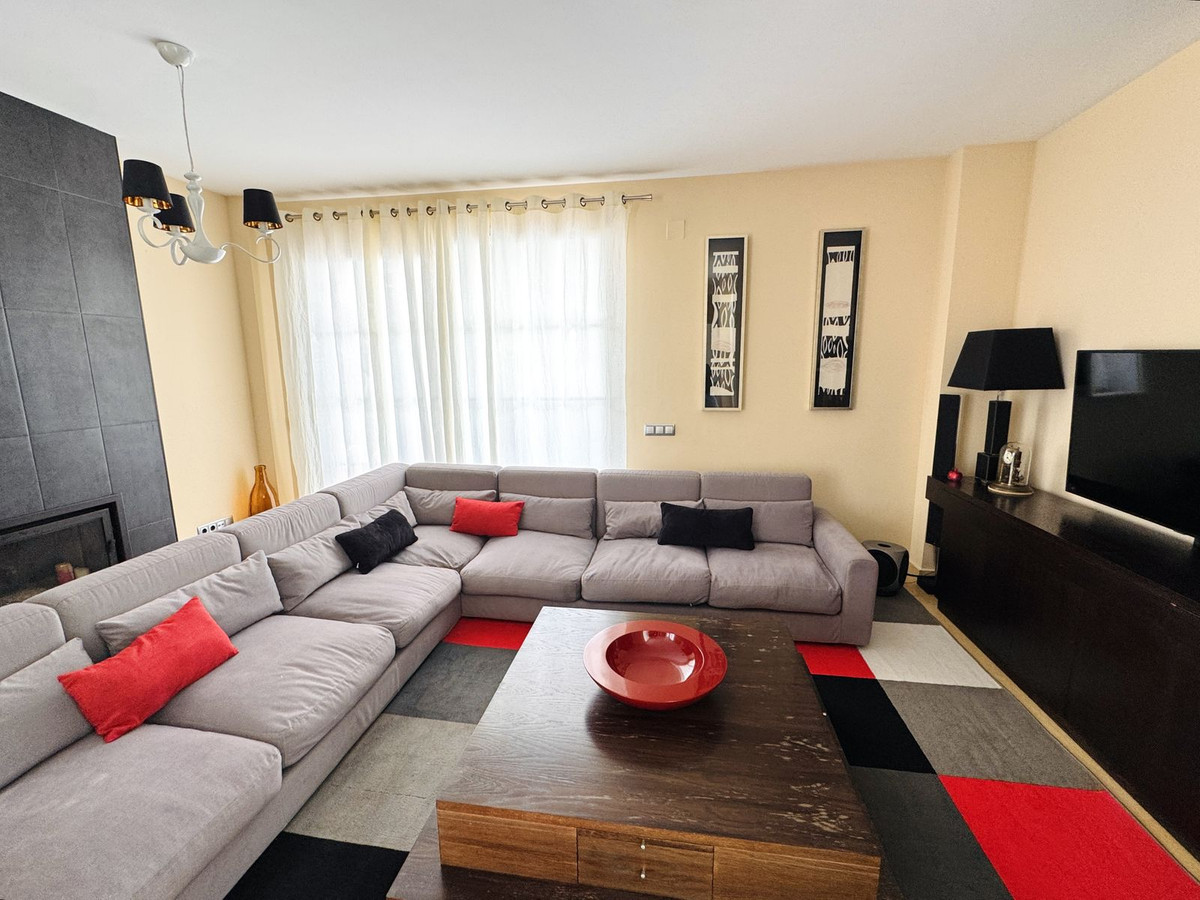 5 Bed, 5 Bath - Villa for Rent in New Golden Mile, Estepona