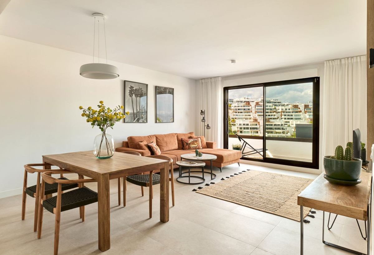 Piso de 2 Dormitorios y 2 Baños en venta en Estepona