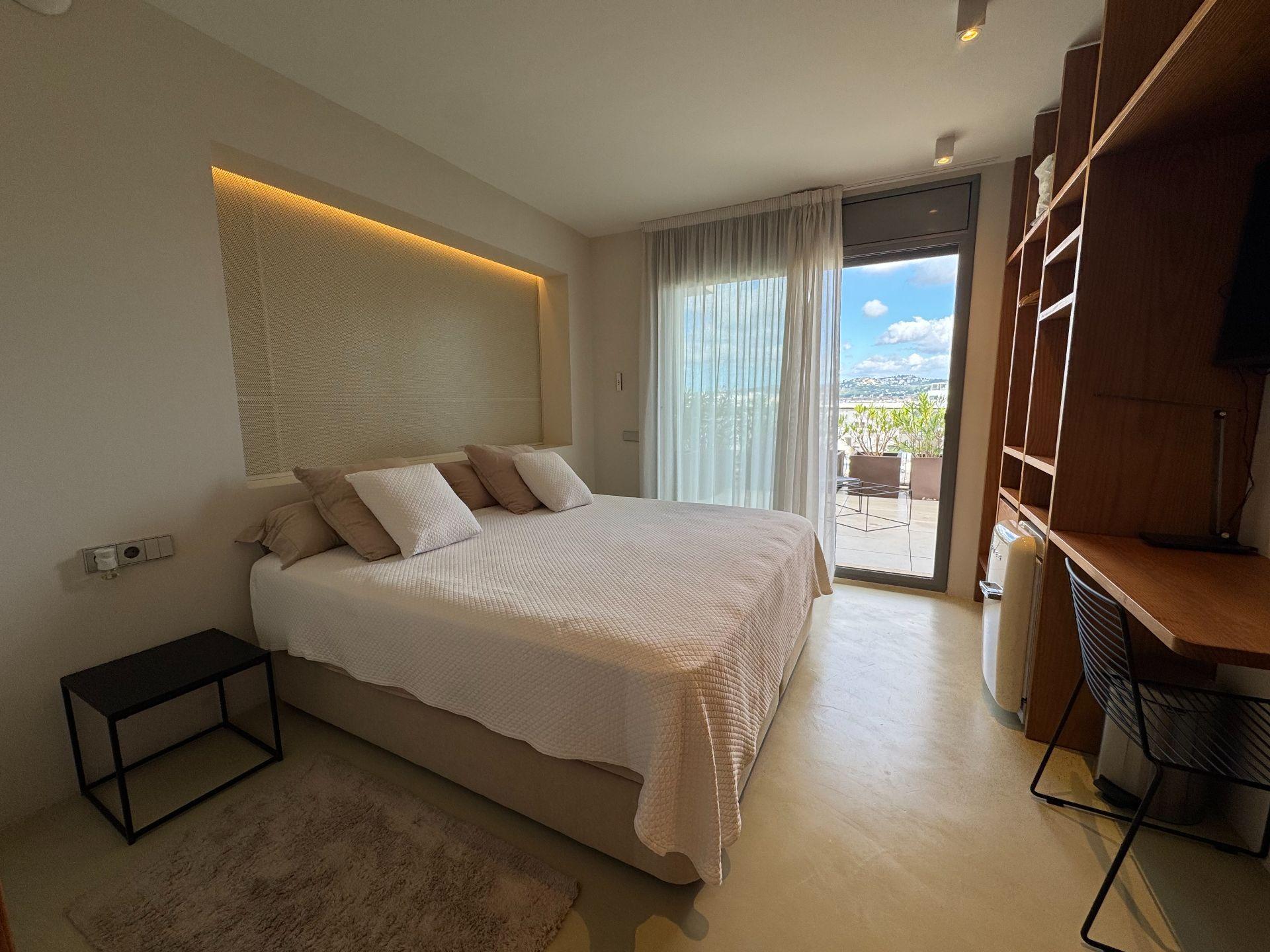 Ático de 4 Dormitorios y 4 Baños en venta en Marina Botafoch, Eivissa