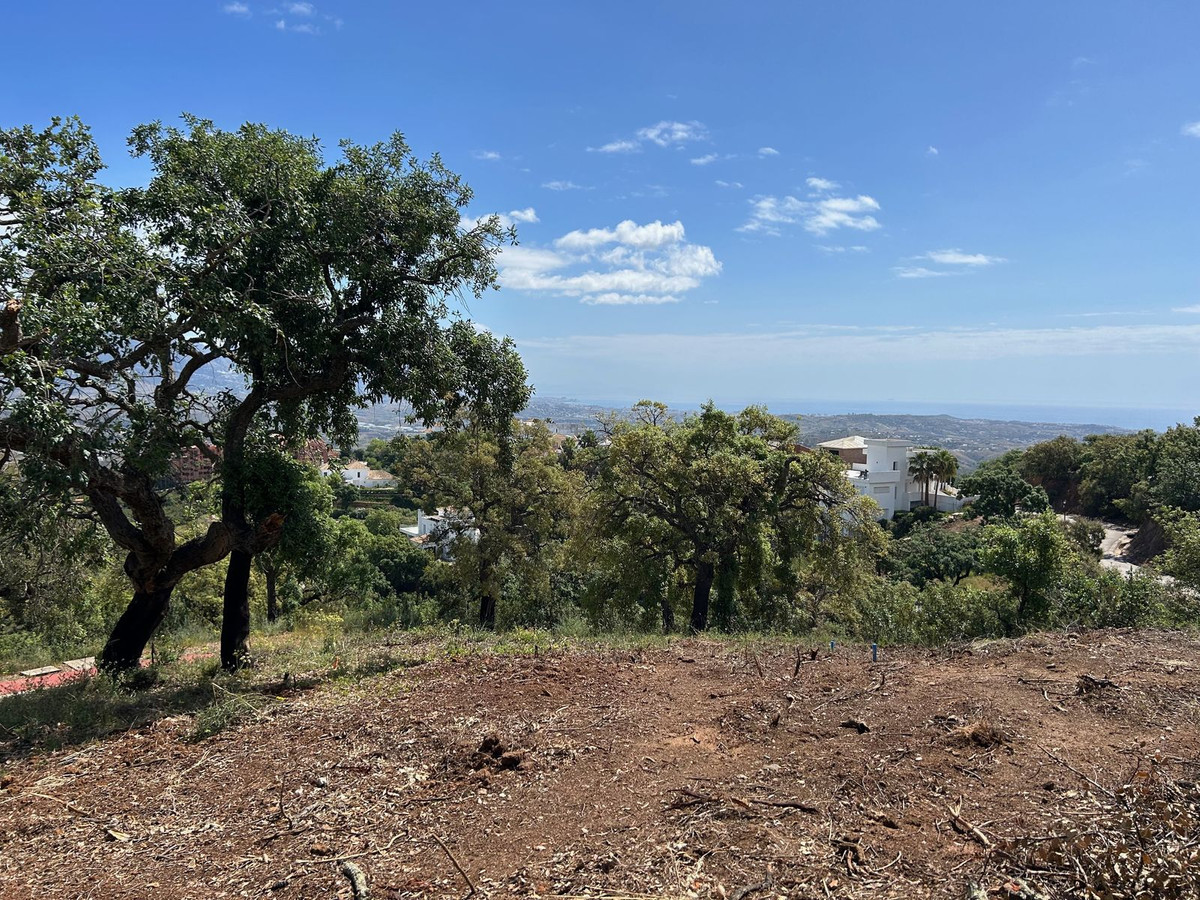 Парцел за продажба в La Mairena, Marbella