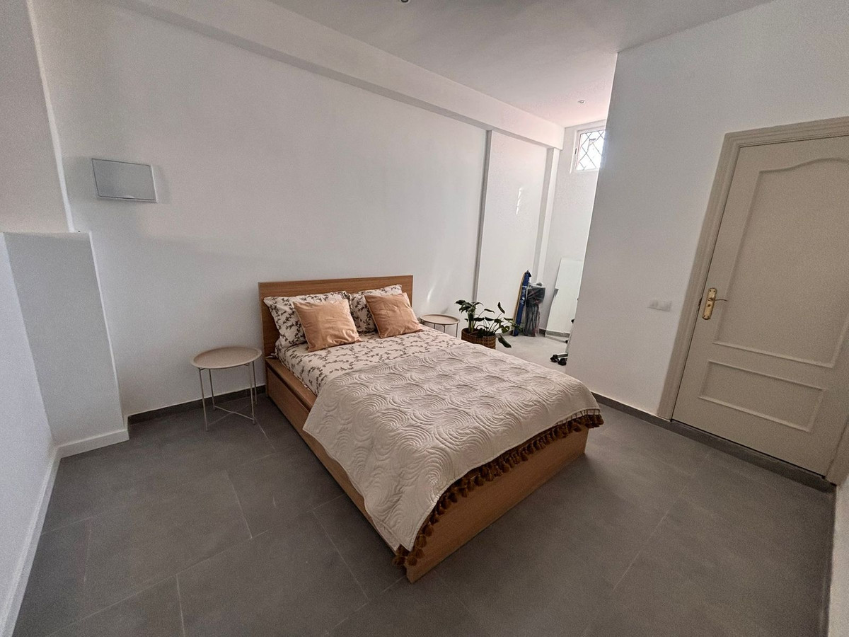 1 Bed, 1 Bath - Apartment for Sale in La Carihuela, Torremolinos