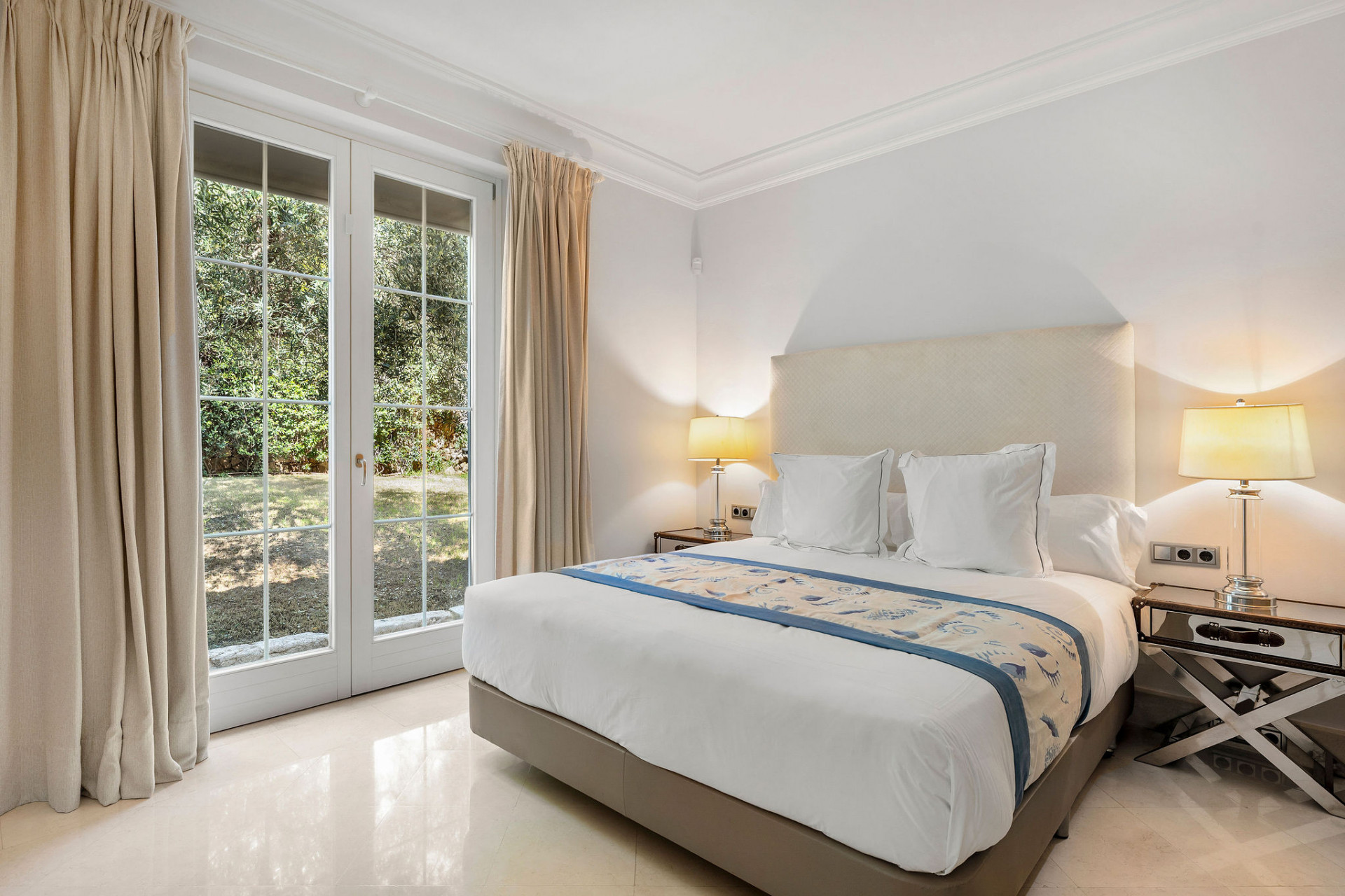 Casa de 4 Dormitorios en alquiler en Milla de Oro, Marbella