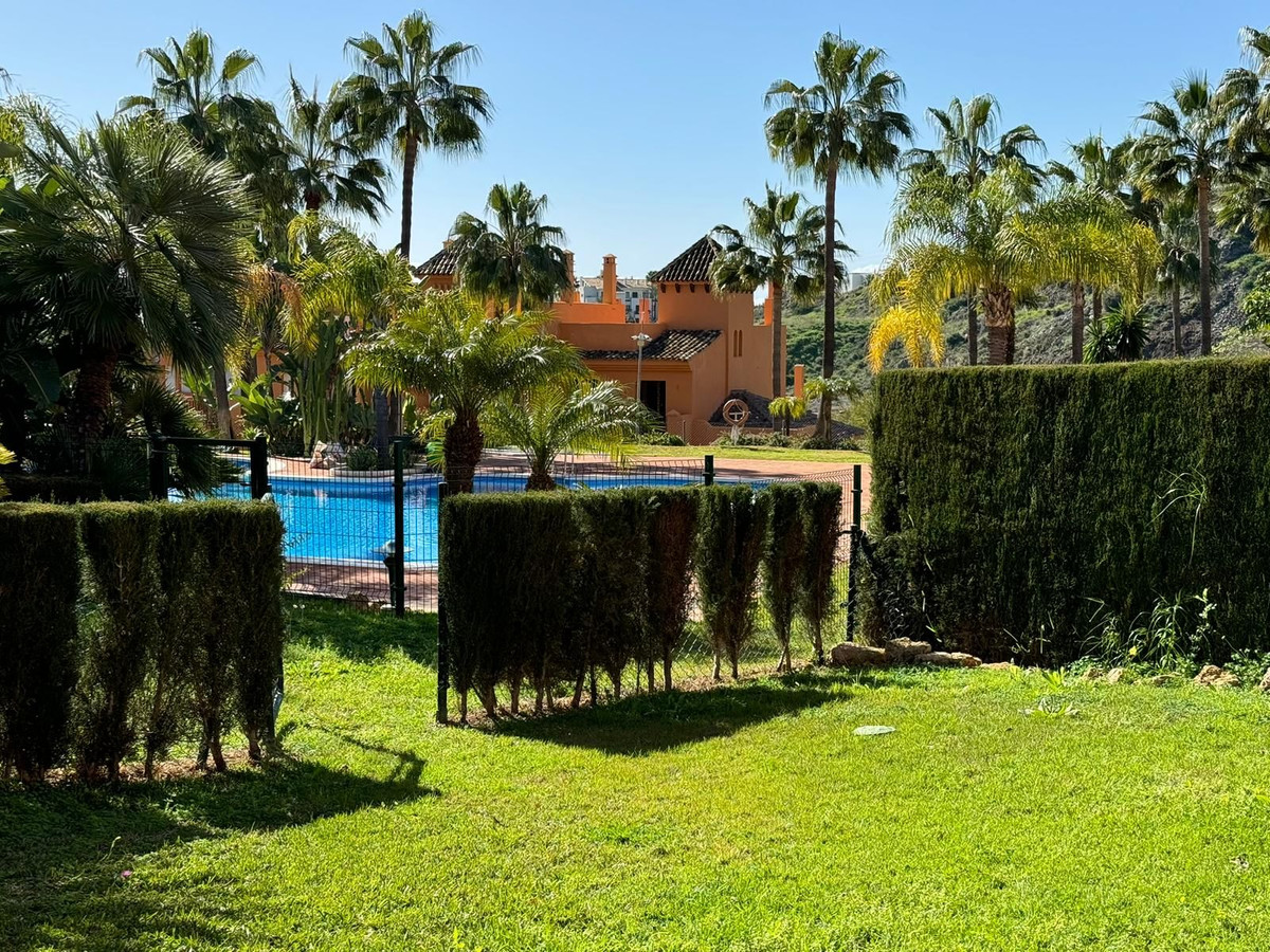 Casa de 4 Dormitorios y 3 Baños en venta en El Paraíso, Estepona