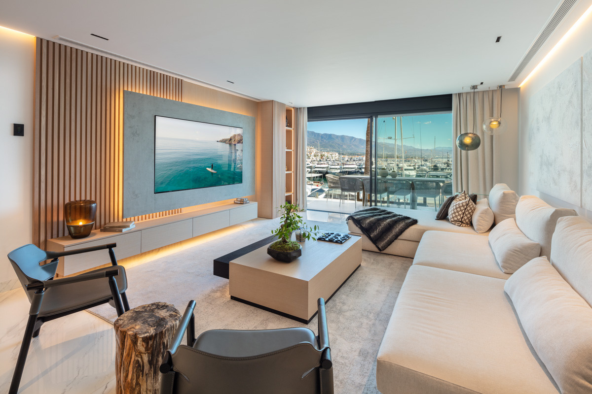 Piso de 3 Dormitorios y 3 Baños en venta en Puerto Banús, Marbella