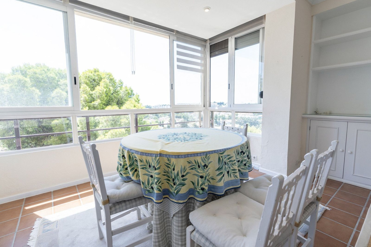 2 Bed - Apartment for Sale in Nueva Andalucia, Marbella