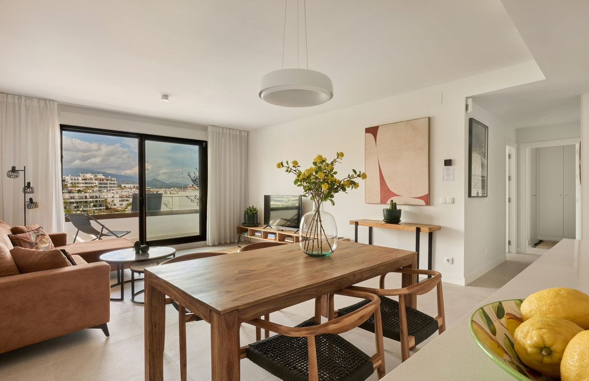 Piso de 2 Dormitorios y 2 Baños en venta en Estepona
