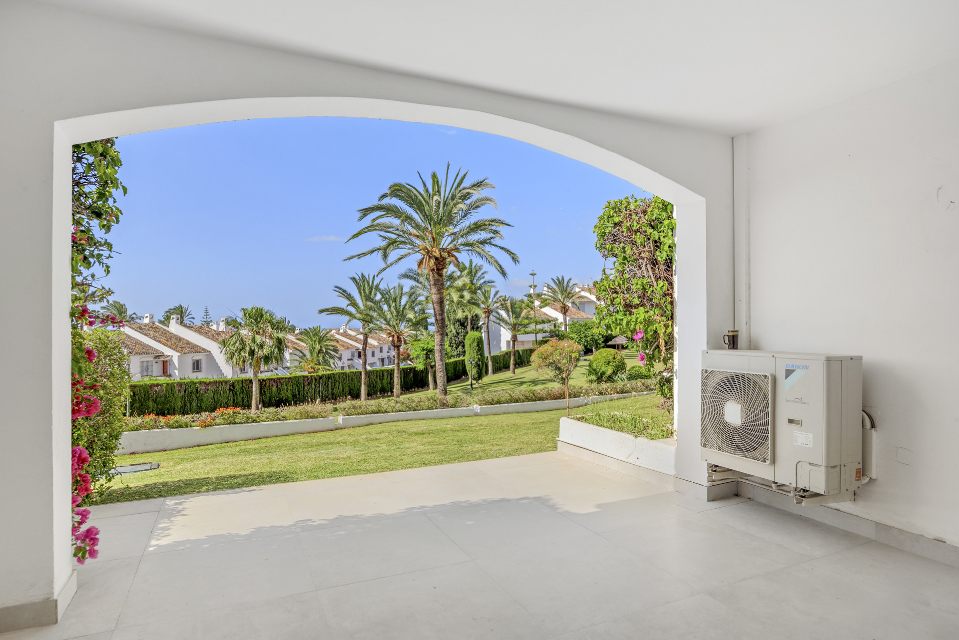 Piso de 3 Dormitorios en venta en Nueva Andalucía, Marbella