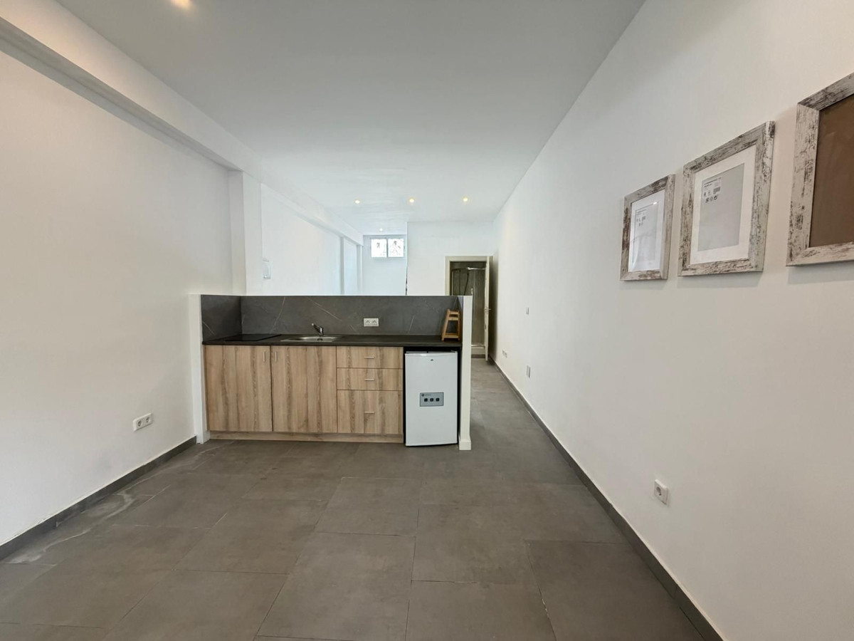 1 Bed, 1 Bath - Apartment for Sale in La Carihuela, Torremolinos
