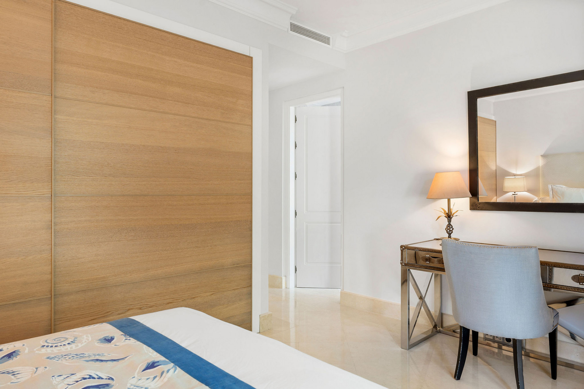 Casa de 4 Dormitorios en alquiler en Milla de Oro, Marbella
