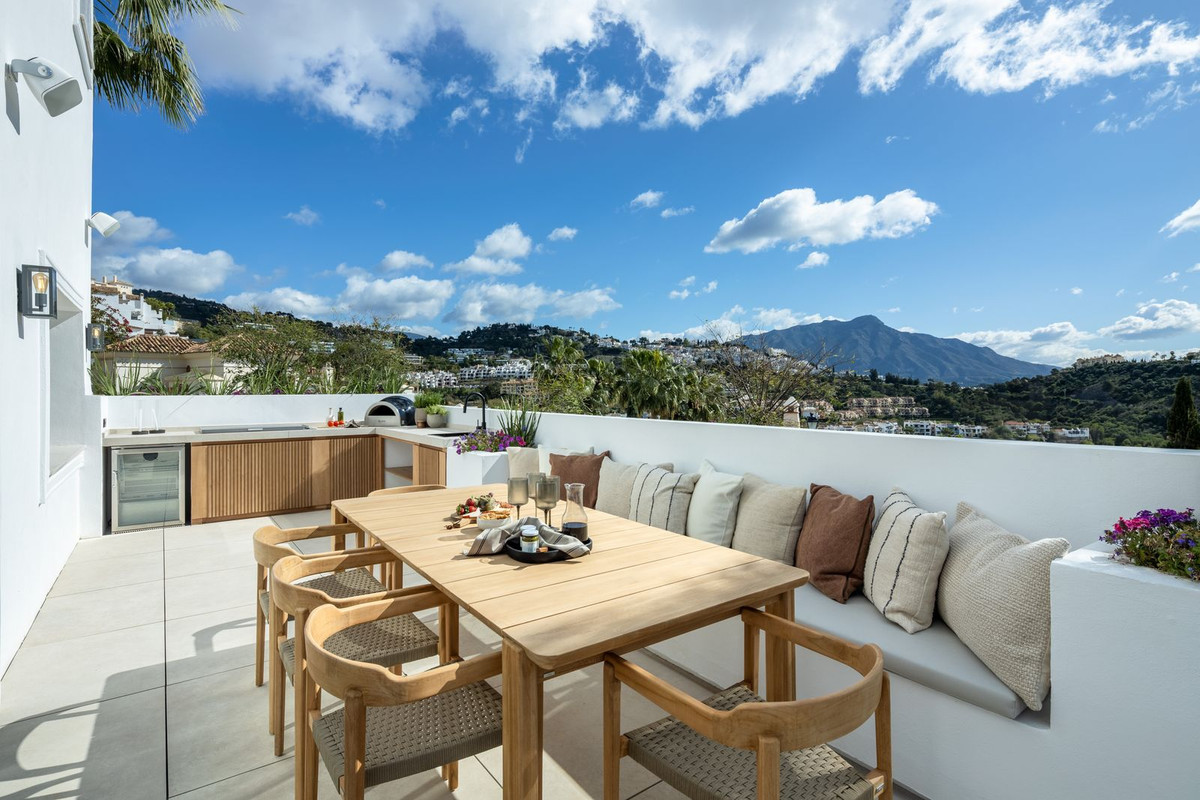 Casa de 5 Dormitorios y 5 Baños en venta en Los Arqueros, Benahavís
