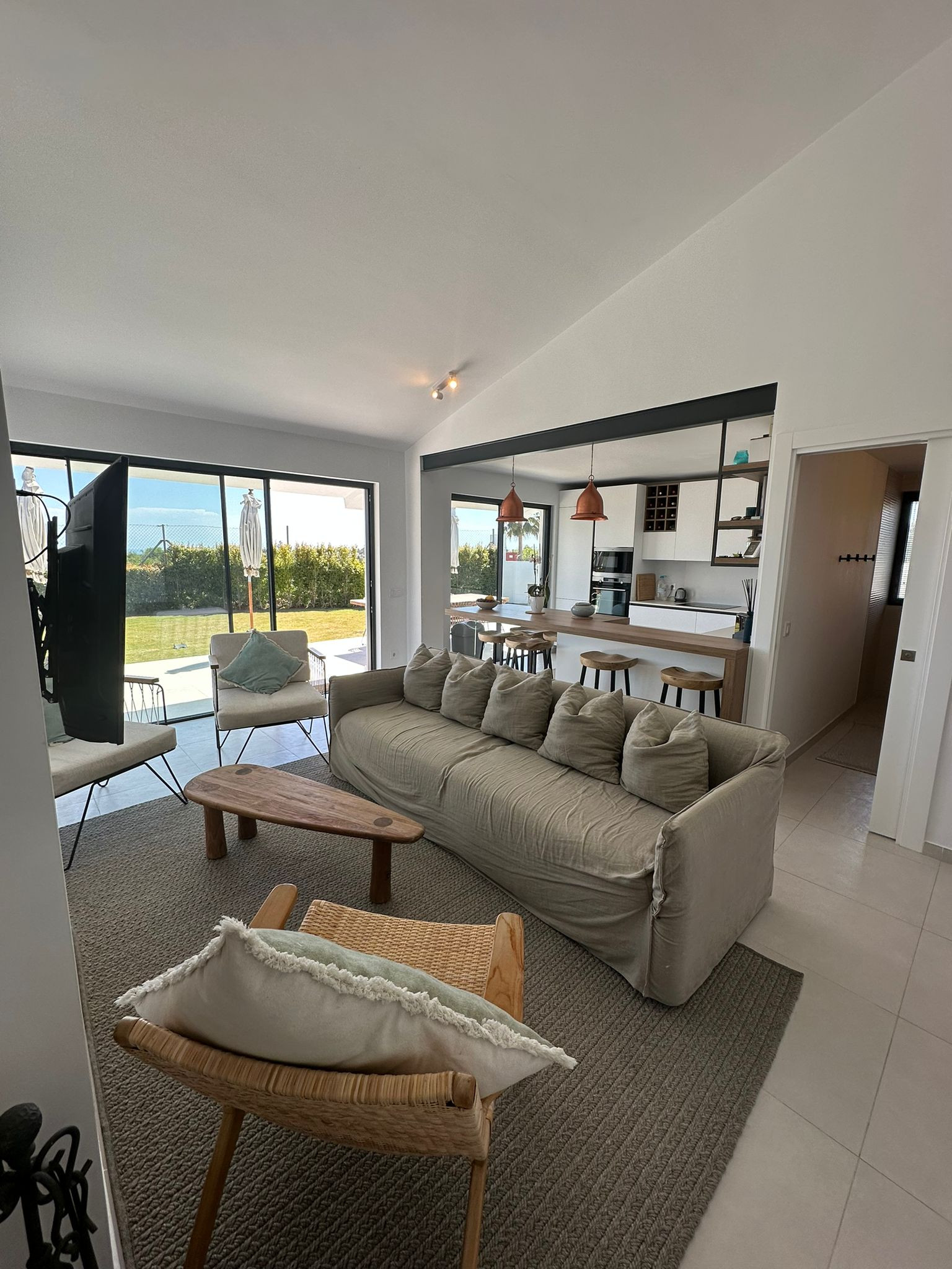 Casa de 3 Dormitorios y 2 Baños en alquiler en Estepona