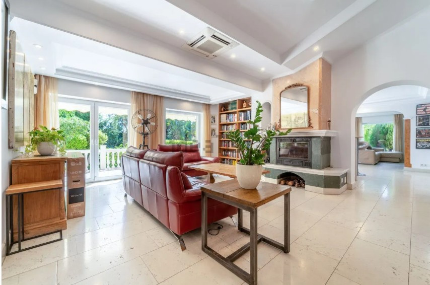 Casa de 5 Dormitorios y 4 Baños en venta en El Rosario, Marbella