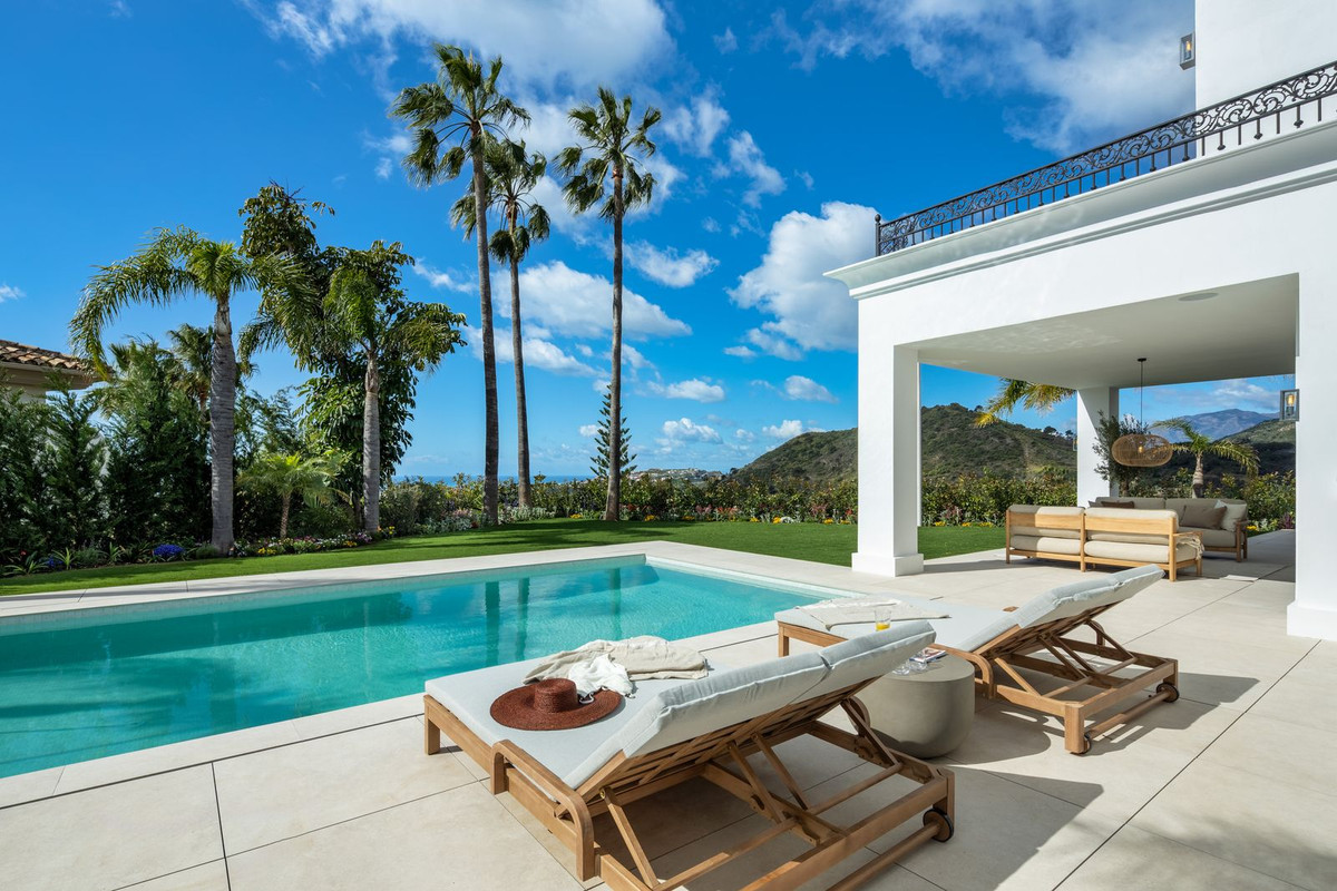 Casa de 5 Dormitorios y 5 Baños en venta en Los Arqueros, Benahavís
