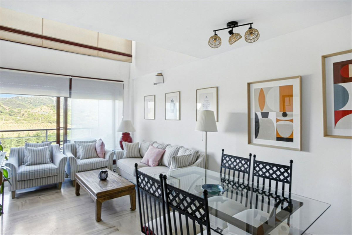 3 Bed, 2 Bath - Penthouse for Sale in Benahavis