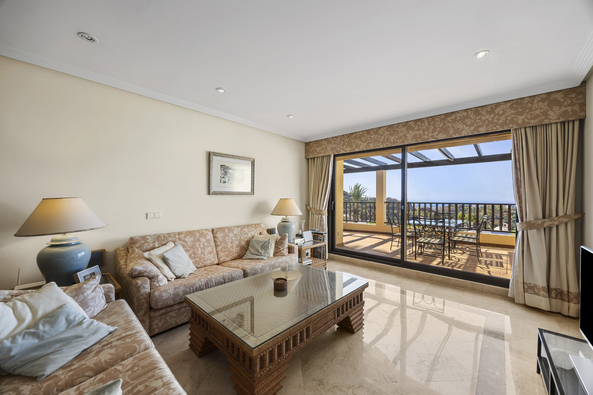 3 Bed, 2 Bath - Penthouse for Sale in Benahavis