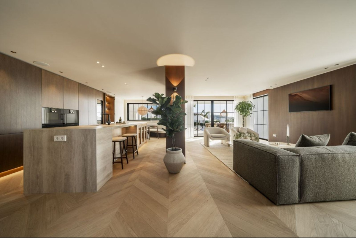 Casa de 5 Dormitorios en venta en Nueva Andalucía, Marbella