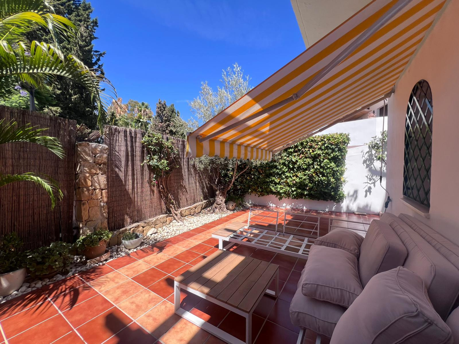Piso de 2 Dormitorios en venta en Milla de Oro, Marbella