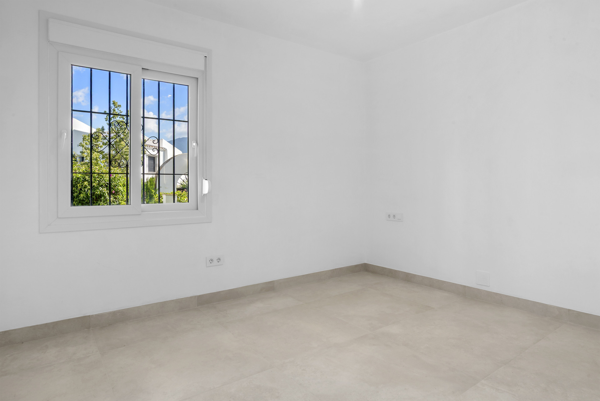 Piso de 3 Dormitorios en venta en Nueva Andalucía, Marbella
