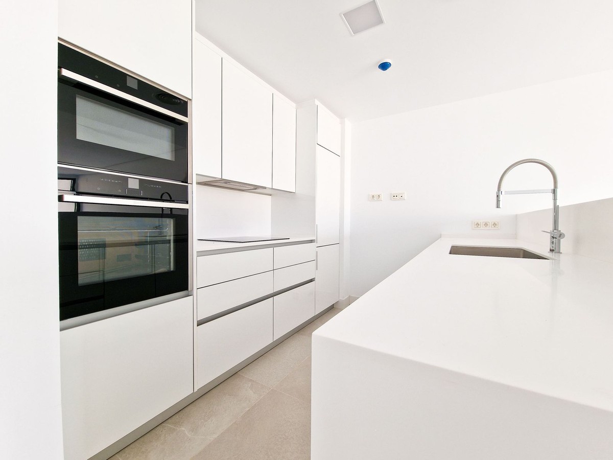 Piso de 2 Dormitorios en venta en Artola, Marbella