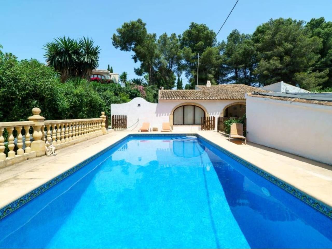 Casa Adosada de 2 Dormitorios y 1 Baño en alquiler vacacional en Xàbia