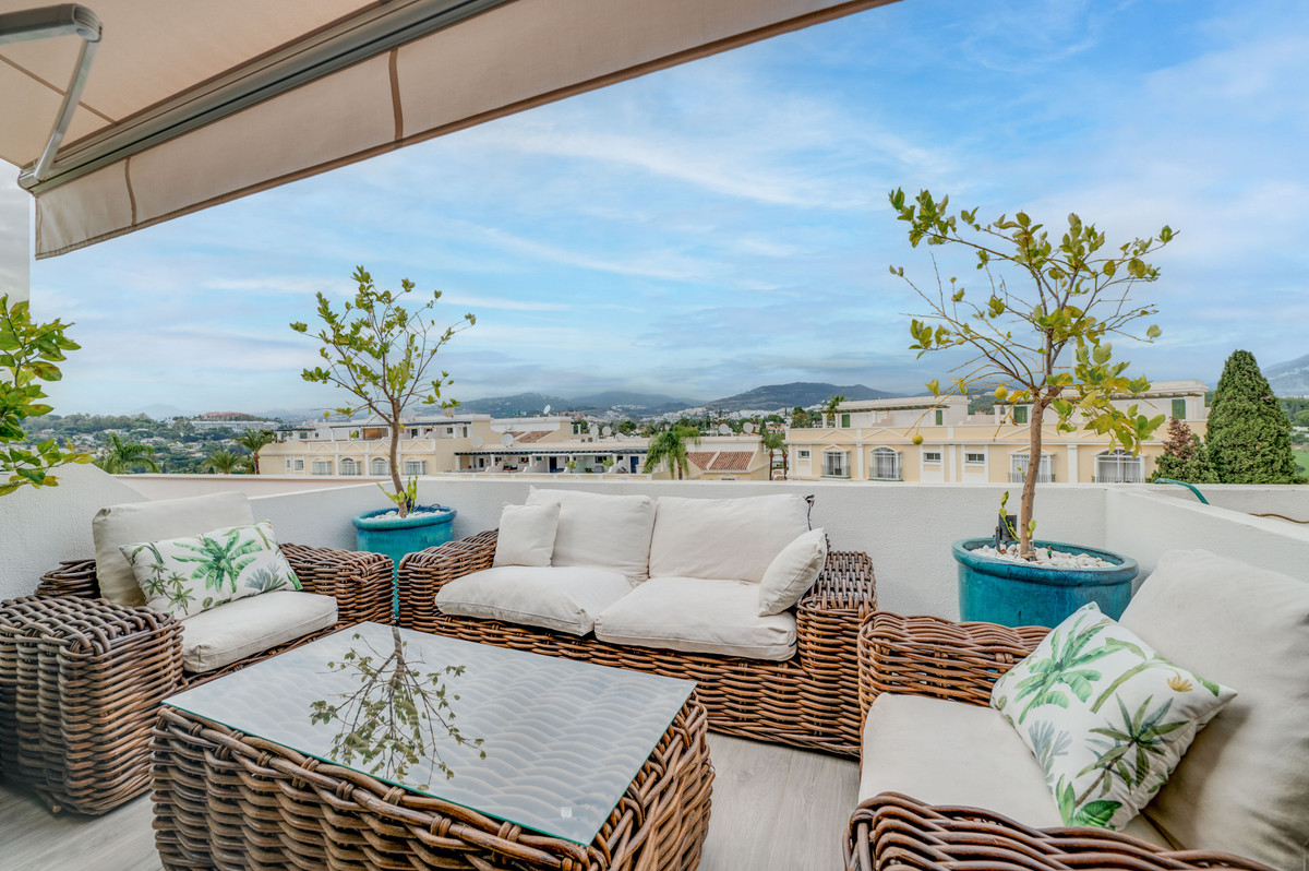 Piso de 3 Dormitorios y 2 Baños en venta en Nueva Andalucía, Marbella