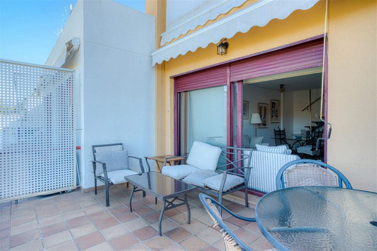 3 Bed, 2 Bath - Penthouse for Sale in Benahavis