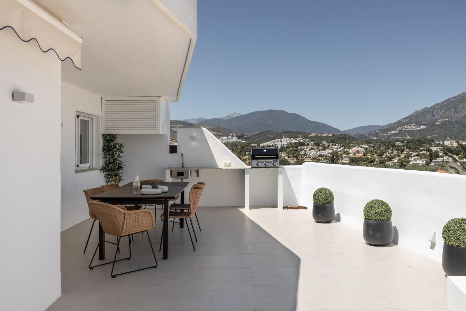 Ático de 3 Dormitorios en alquiler en Nueva Andalucía, Marbella